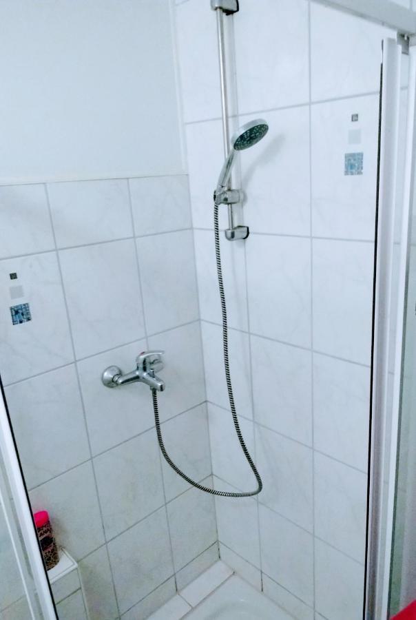 Julia'S Monteur Oase - Premium Apartment Exklusiv Fuer Solo-Reisende เอนเนอเพทาล ภายนอก รูปภาพ